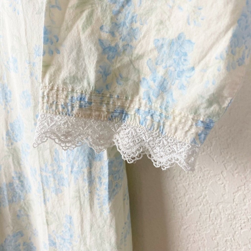 VINTAGE EILEEN WEST Women Size Small Blue Floral Robe Sleep Nightgown Lace Trim - Picture 8 of 10